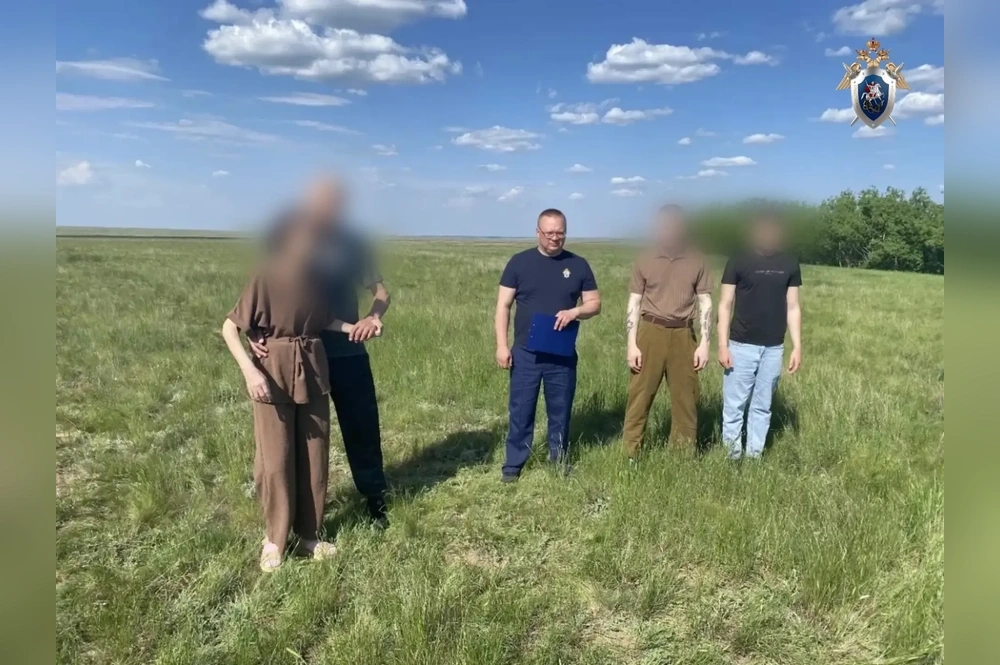 В ходе следственного эксперимента на месте убийства задержанный восстановил детали преступления.
