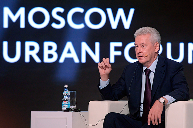 Сергей Собянин во время пленарного интервью на Московском урбанистическом форуме в Москве.