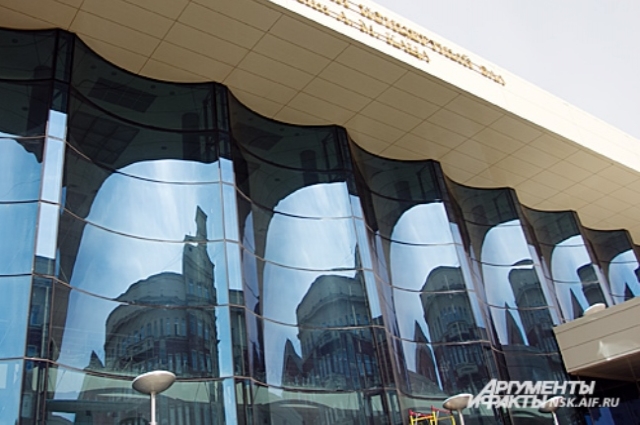 Первый день прошёл как грандиозный праздник, а главная борьба — за статуэтку «Хрустальная волна» и 9 миллионов рублей — только начинается