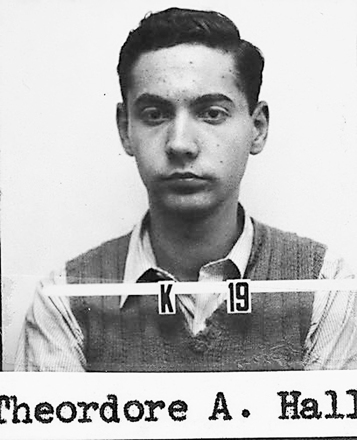 Теодор Холл в момент ареста в 1961 г.