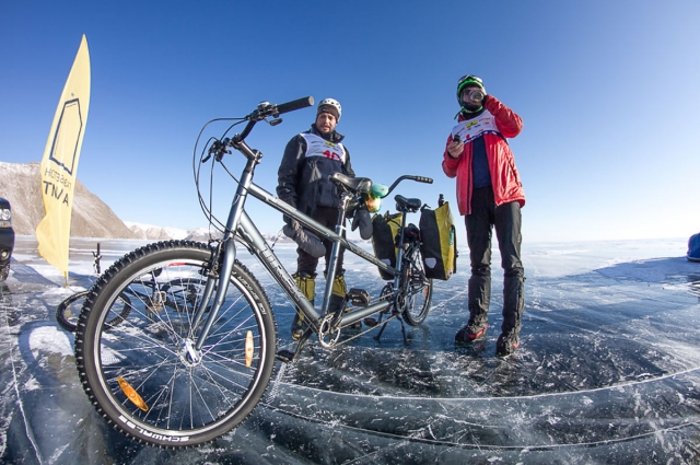 А вам слабо на велосипеде по льду?