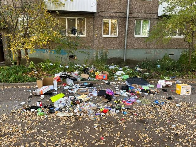 выкинул ребенка