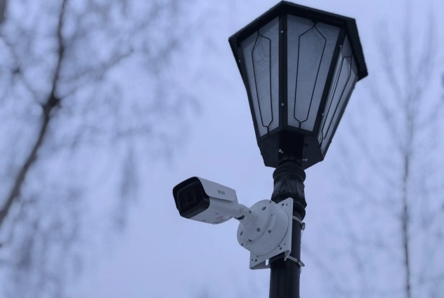 На фонарях появились камеры.