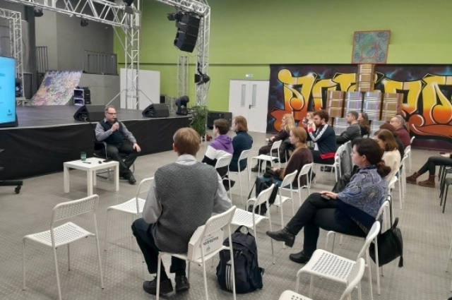 Разговор с молодежью в КЦ «Октябрь» о локальной идентичности, 2024 год.