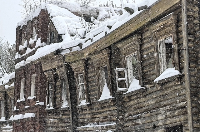 Памятник архитектуры покосился...