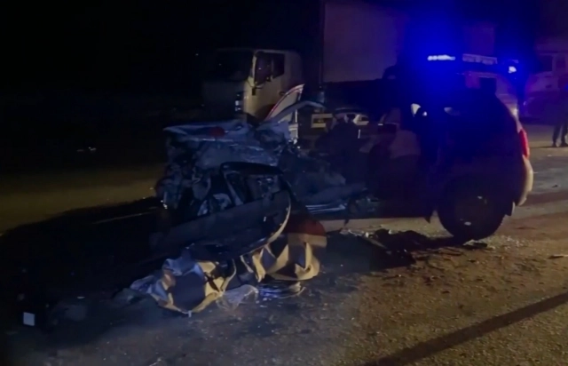 Машину практически полностью разбило от удара.