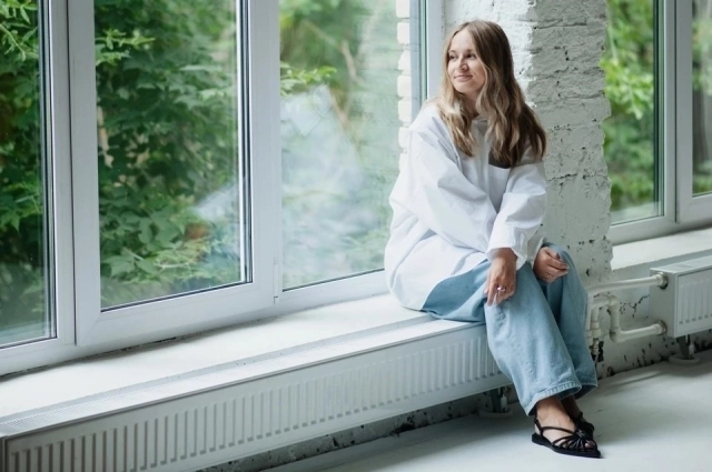 Писать Ася начала, переехав в Петергбург.