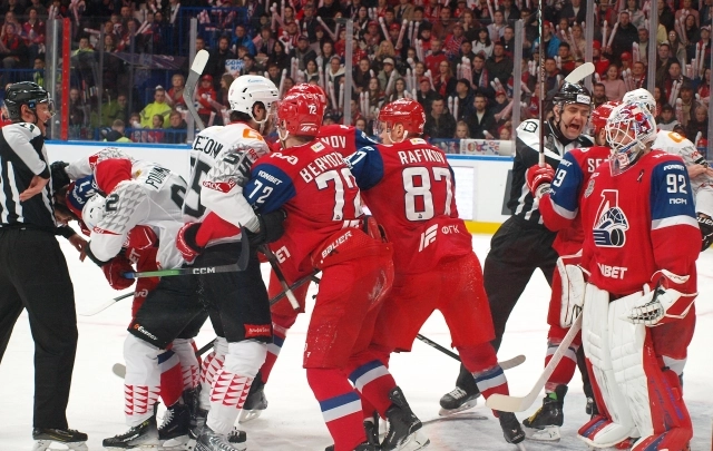 В первых двух матчах была потасовки.