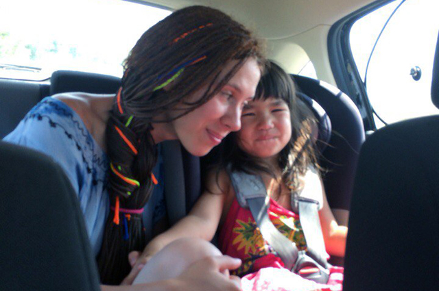 Елена и Надин во время автомобильного путешествия на Черноморское побережье в 2015 году.
