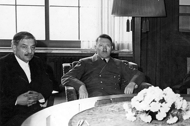 Пьер Лаваль и Адольф Гитлер, весна 1943 г.