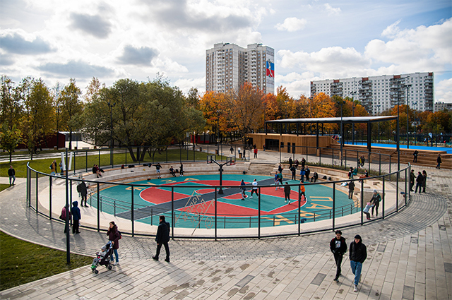Баскетбольная площадка в парке «Яуза».