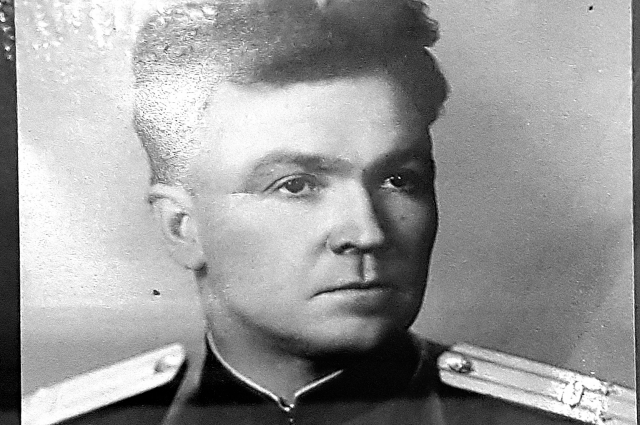 Орден Александра Невского № 4083 вручен 30 января 1943 г. танкисту капитану  А. М. Иванюку. Он отличился 19-28 января в боях на Юго-Западном фронте. 