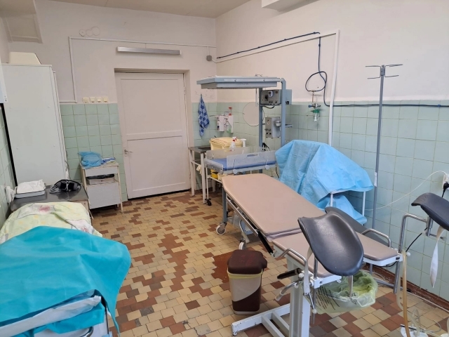 Так выглядит этот самый ургентный зал, где нетранспортабельные женщины вынуждены рожать детей
