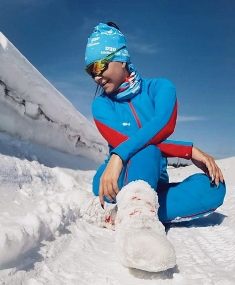В 2021 году якутянка пробежала 21,1 км по снегу в шерстяных носках.