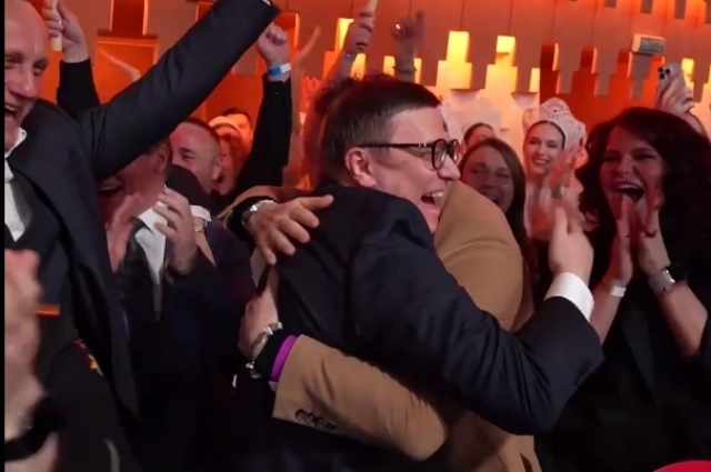 Делегация Челябинской области во главе с губернатором Алексеем Текслером узнали название победителя.