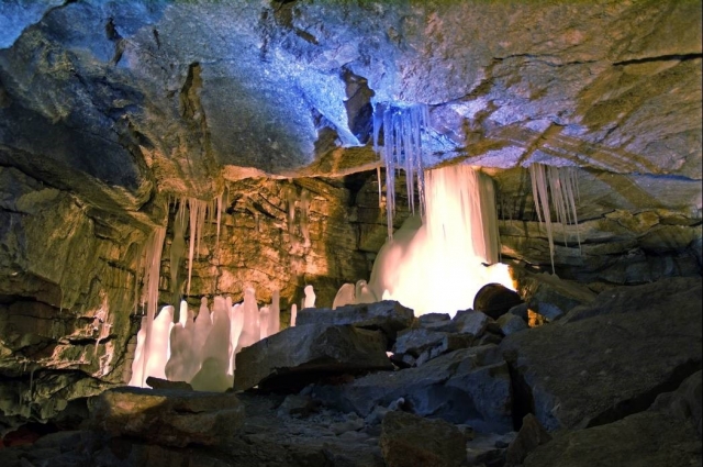 Кунгурскую пещеру учёные изучают около 300 лет. 
