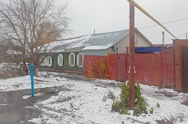Ничем не примечательный дом в центральном округе города Омска оказался местом гибели беременной девушки