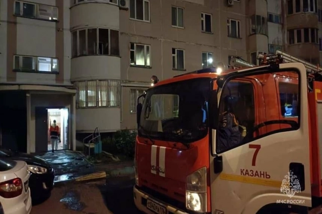 Пожарные установили, что под пенсионеркой загорелся матрас.
