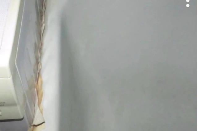 Ванна и машинка стояли вплотную.