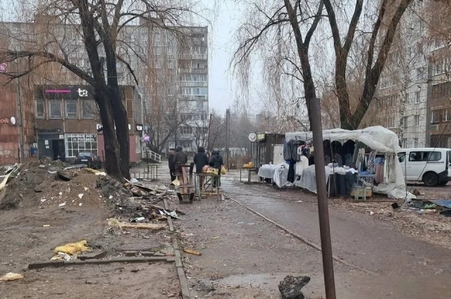 Раньше на участке располагался мини-рынок.