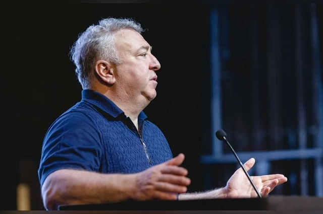 Карина Богуславская является дочкой основателя холдинга «Нэфис» Ирека Богуславского.