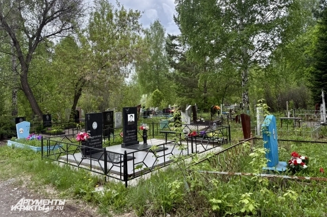 Участки под захоронения по закону должны предоставляться бесплатно, однако на практике так бывает не всегда.
