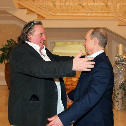 Жерар Депардьё и Владимир Путин в Сочи 5 января 2013 года.