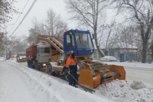 Снегопад: на уборку города выведено более 230 единиц техники