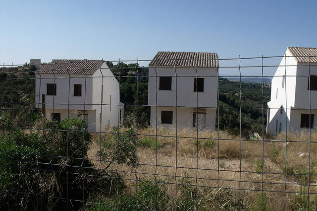 Недостроенные дома в пригороде Валенсии. Многие проекты были заброшены из-за отсутствия финансирования и невозможности продать их