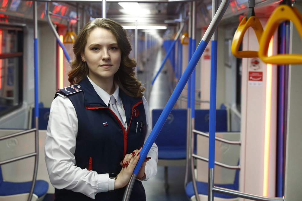 Машинист и просто красавица. Как женщины работают в московском метро
