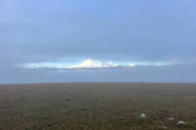 Такие виды открывались перед Сергеем.