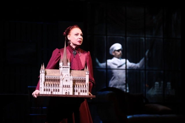 После смерти капитана Алвинга вдова решает построить детский приют имени своего мужа. 