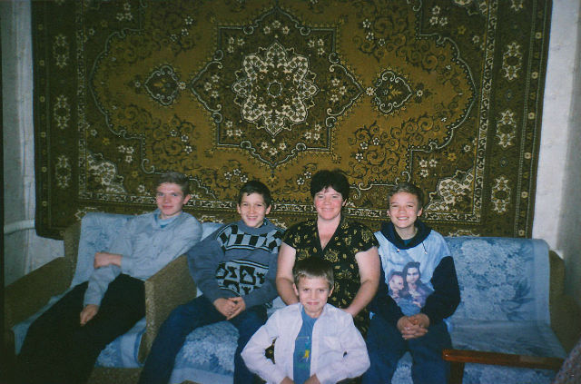 Здесь семья Маковкиных в почти полном составе. (Дмитрий на фото справа)