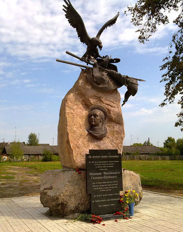 Памятник Михаилу Скопину-Шуйскому в Калязине.