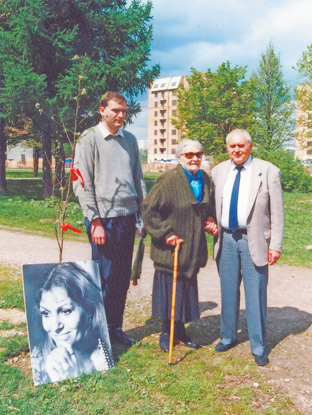 На открытие сквера Анны Герман приезжала  вся семья певицы – её мама Ирма Мартенс,  муж Збигнев-Антоний Тухольский,  сын Збигнев-Иварр Тухольский.