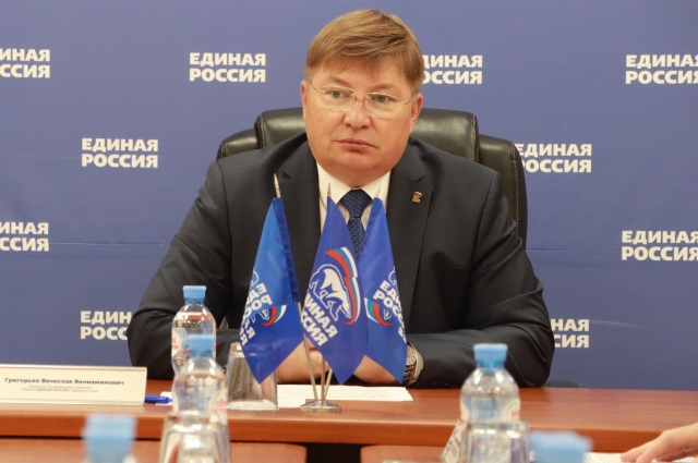 По словам Вячеслава Григорьева, подготовка к выборам начинается заранее с предварительного голосования, которое больше не проводит ни одна партия. 