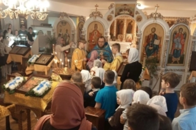 Божественная Литургия в домовой храме гимназии.