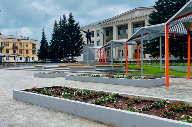 Закаменск построили для разработки месторождений вольфрама и молибдена.