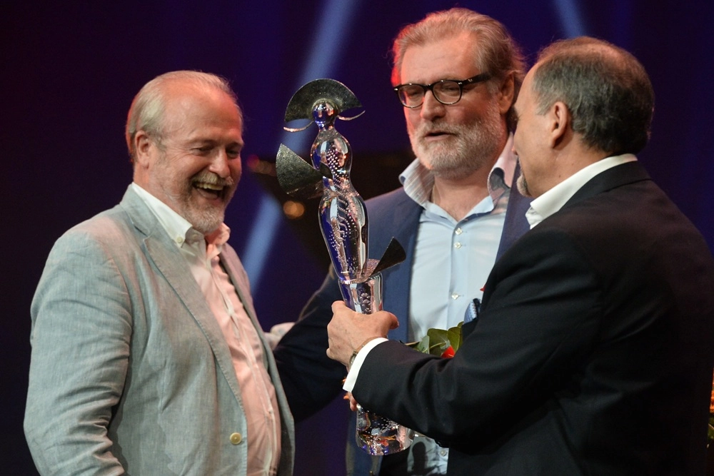 Режиссёр Владимир Хотиненко (слева) и актер Владимир Симонов, получивший награду в номинации 