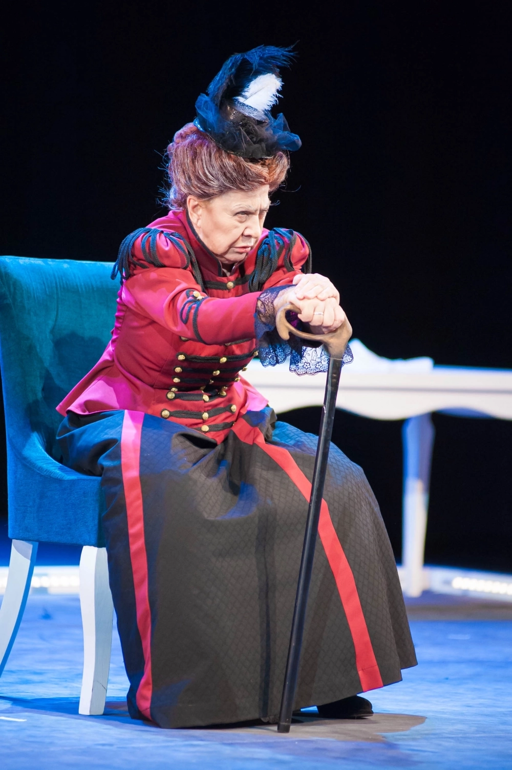 Только суровая тётушка способна навести порядок в семействе.