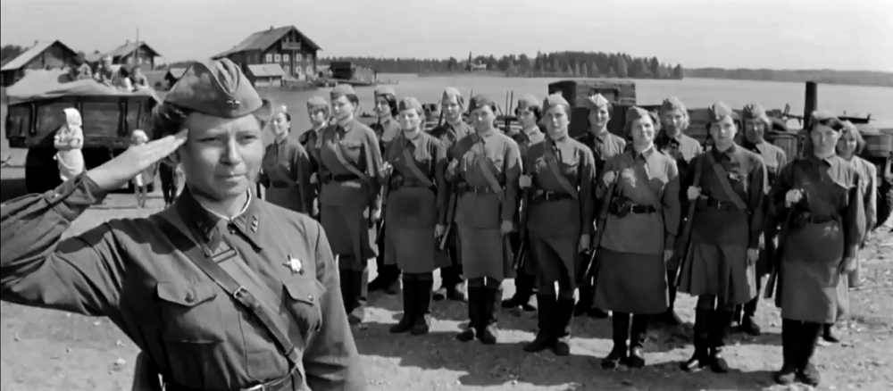 Кадр из фильма «А зори здесь тихие», 1972 г.