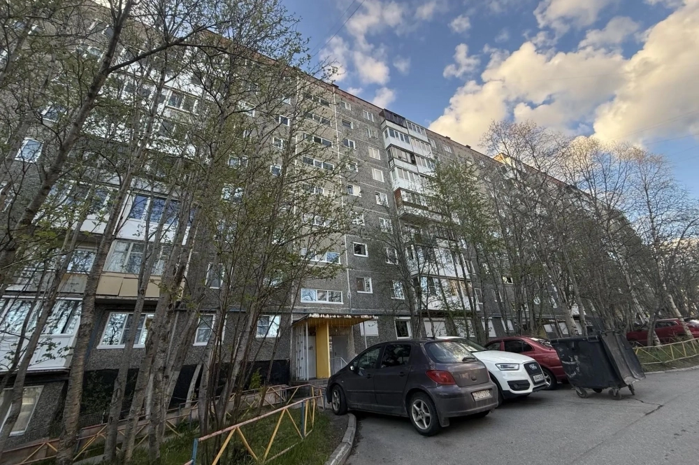 В доме напротив рынка, рядом со школой, детским садом и Домом творчества жил каннибал.