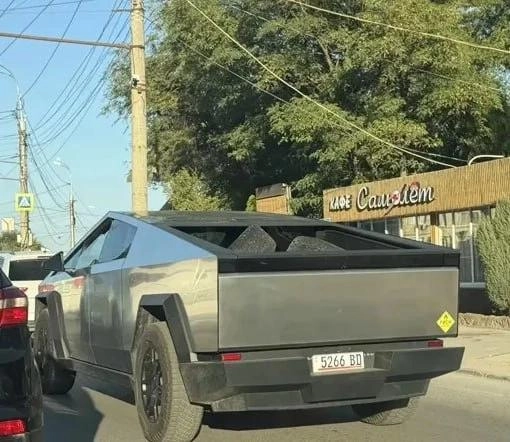 Tesla Cybertruck.