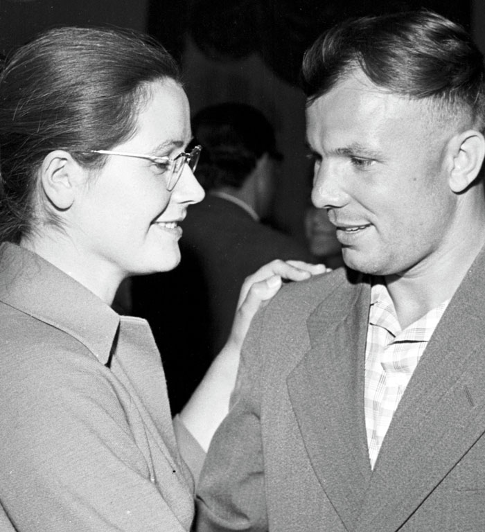 Юрий Гагарин с женой Валентиной.