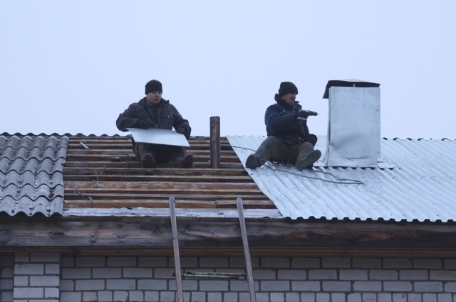 В больнице люди сами отремонтировали крышу.