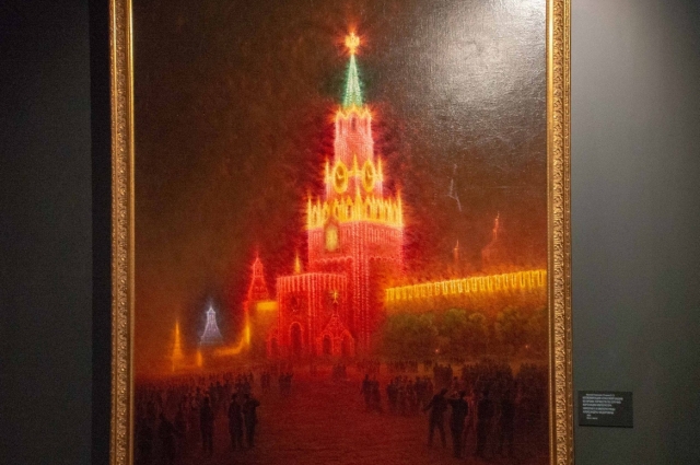 На коронации Николая II Кремль был опутан сетью лампочек.