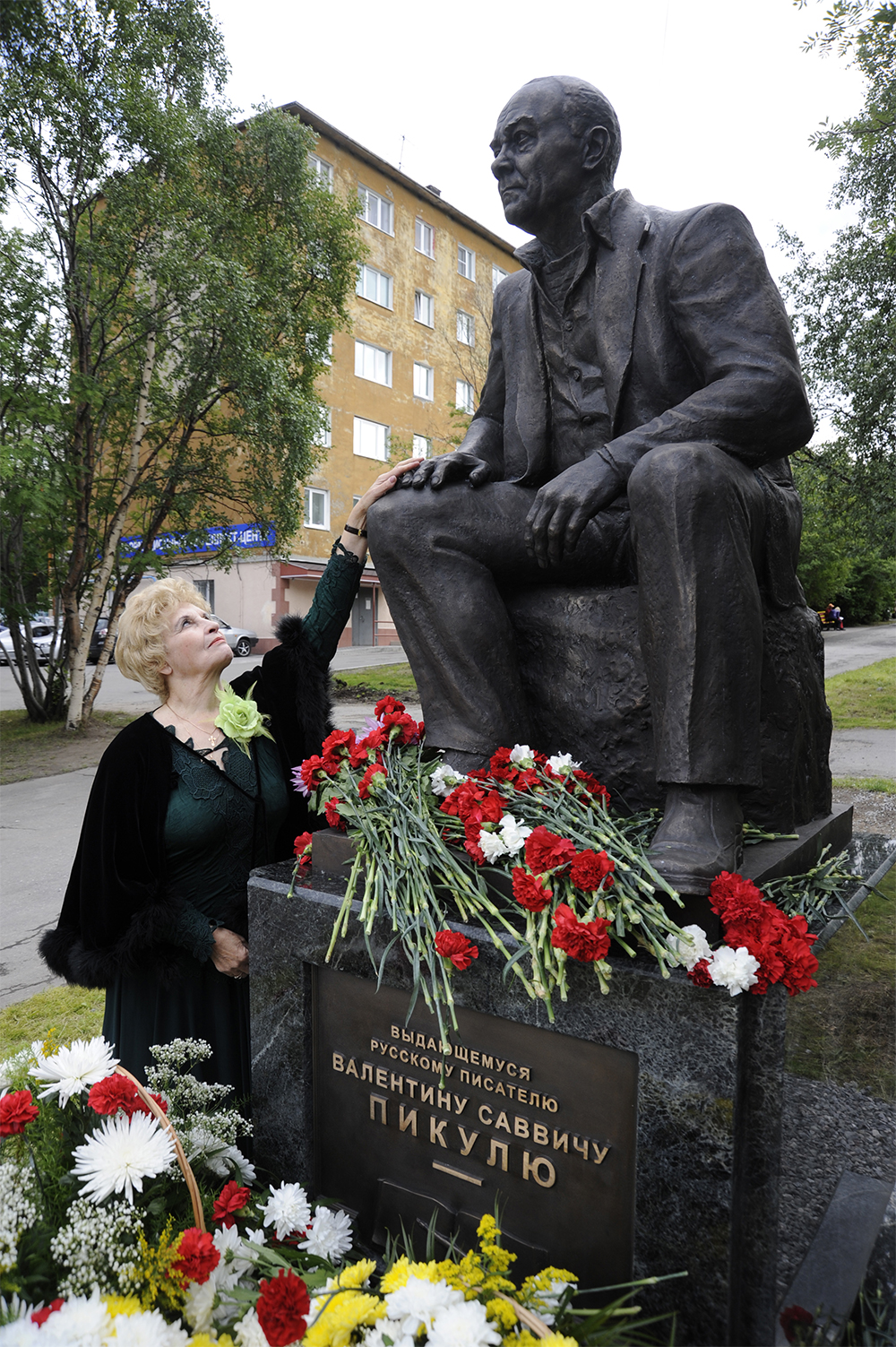 Эти подонки боятся открыть забрало». Валентин Пикуль и его враги |  Аргументы и Факты