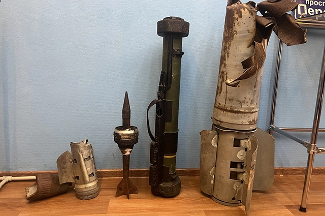 Трофеи в офисе Ивана.