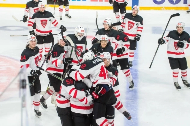 Для этого вида спорта очень важен командный дух. 