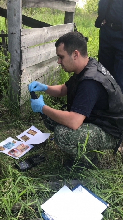 На месте смерти отца были найдены иконы и деньги.